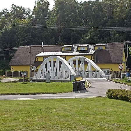 Penzion U Haliru Mladé Buky Exteriér fotografie